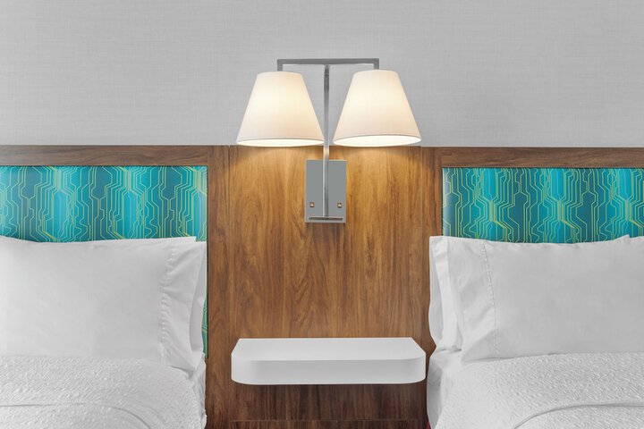 1 King Bed (4 of 13)