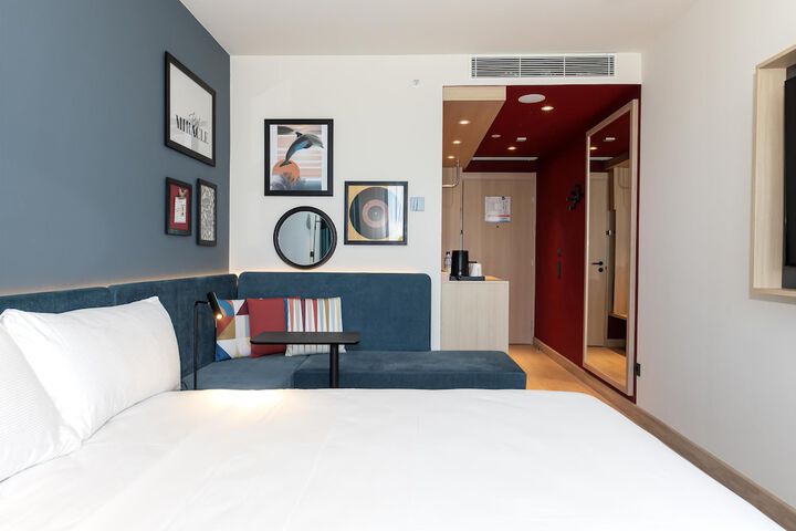 Room 11 of 54
