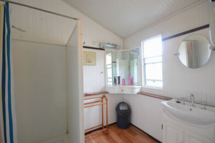 Room 2 of 33