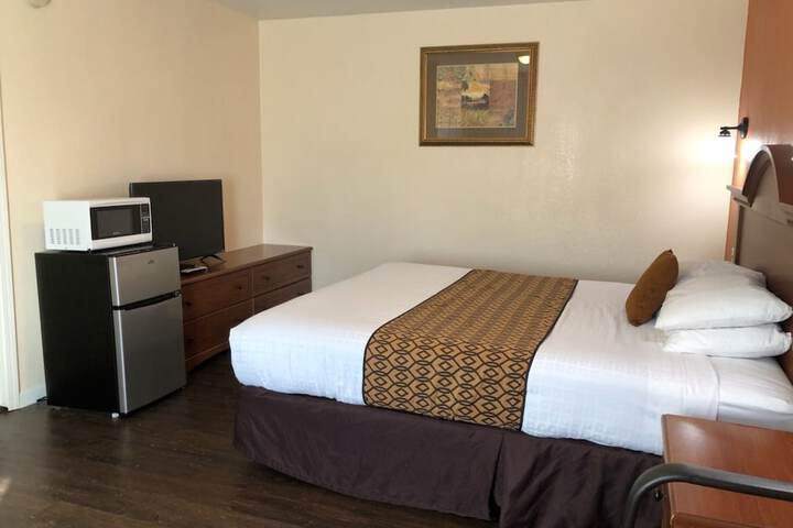 Room 2 of 6