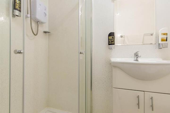 Room 12 of 18