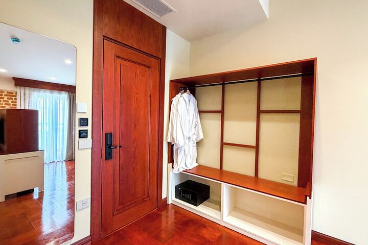 Room 48 of 96