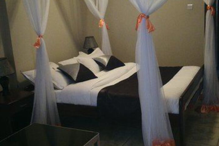 Room 6 of 32