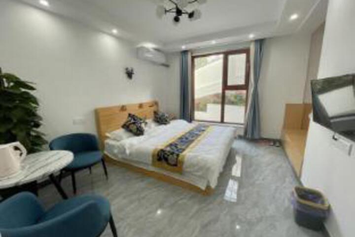 Room 5 of 6