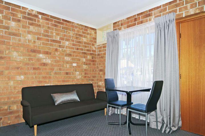 Room 3 of 46