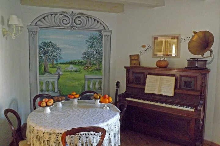 Ballroom/Hall 32 of 47