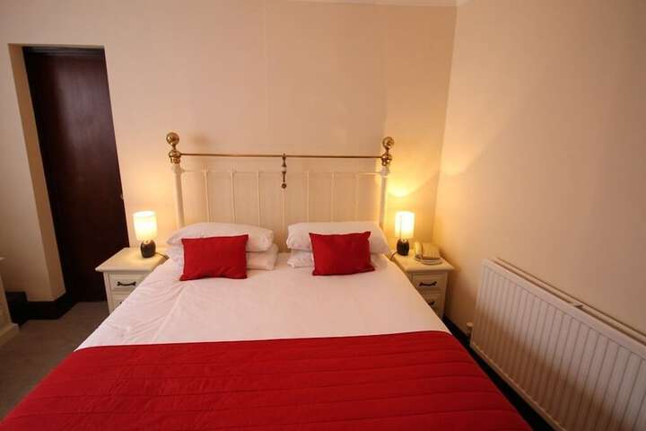 Room 5 of 140