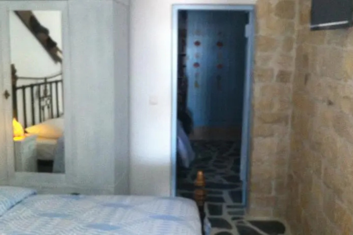 Room 2 of 10