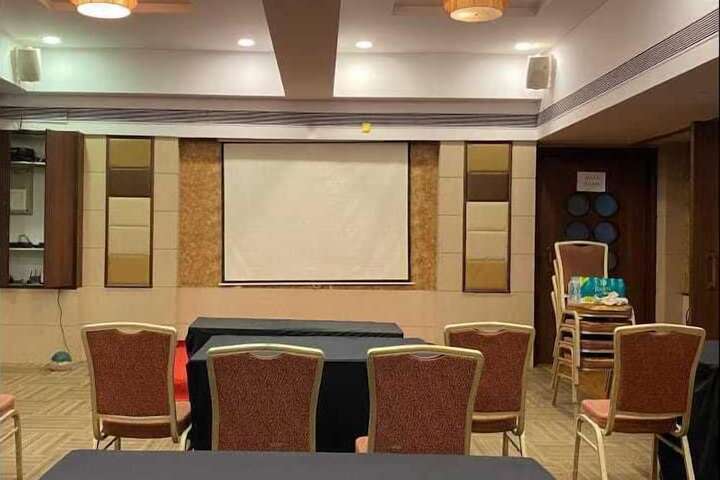 Ballroom/Hall 17 of 19