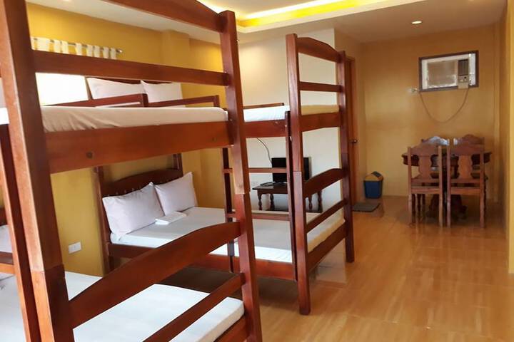 Room 4 of 9
