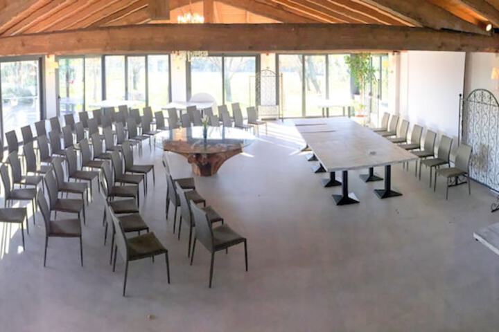 Business Center 27 of 41