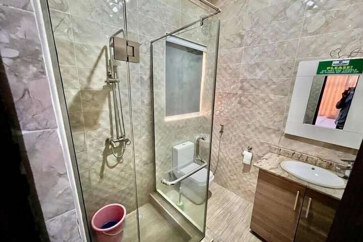 Room 10 of 31