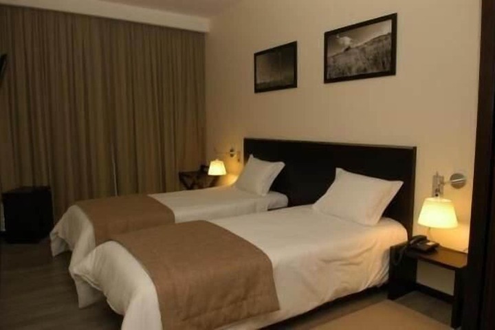 Room 9 of 38