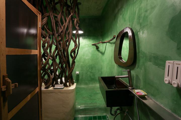 Room 51 of 69