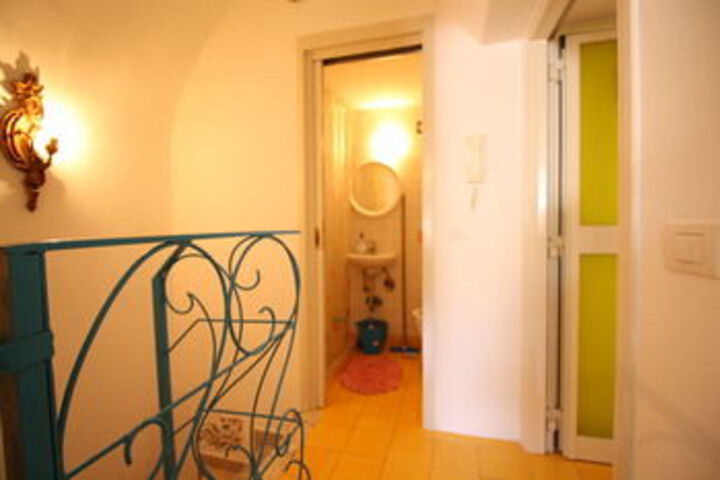 Room 2 of 33