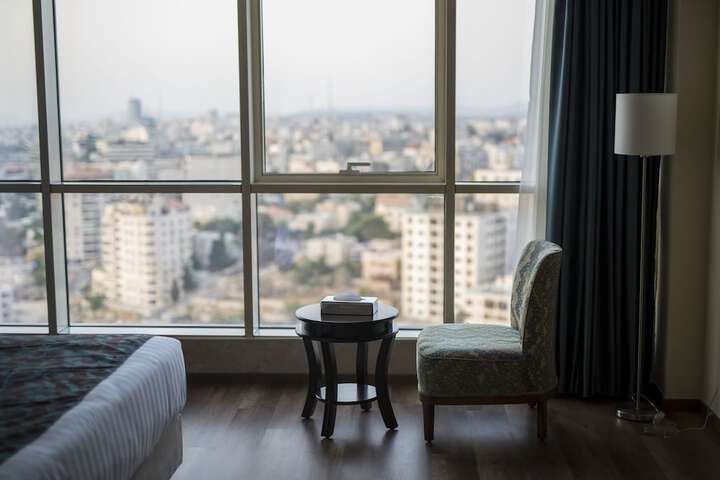 Room 40 of 79