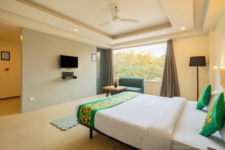 Room 6 of 32