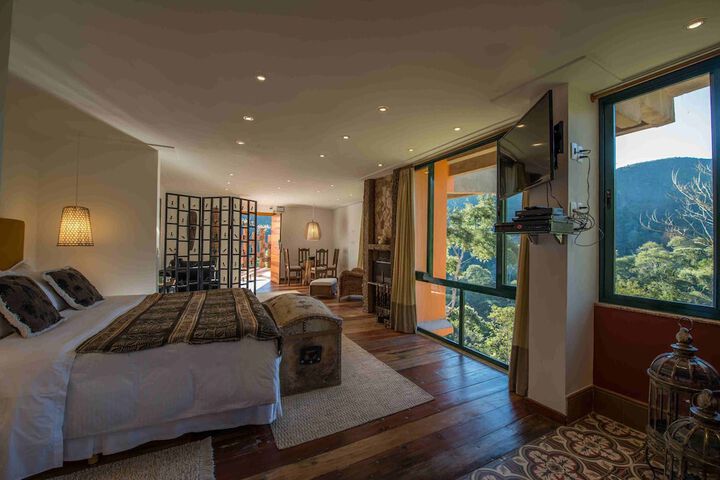 Room 34 of 104