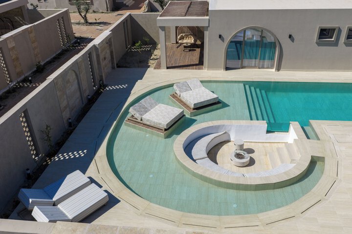 Pool 115 of 312