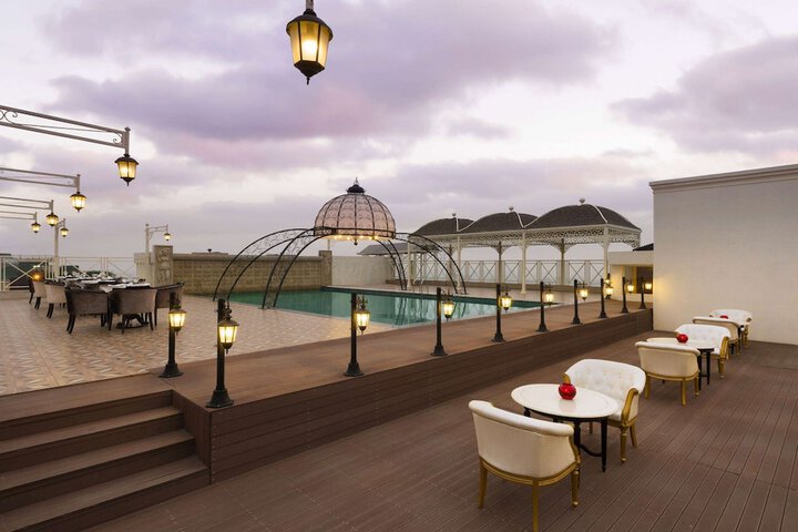 Hotel with Pool