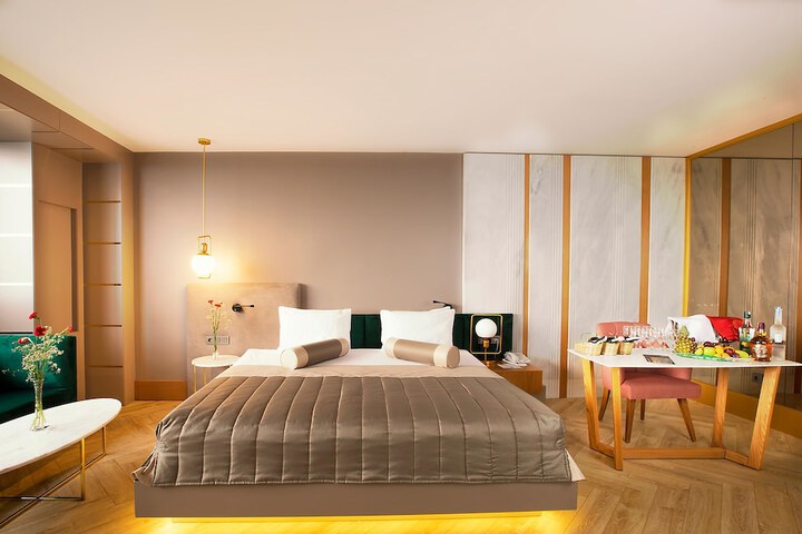 Room 73 of 280
