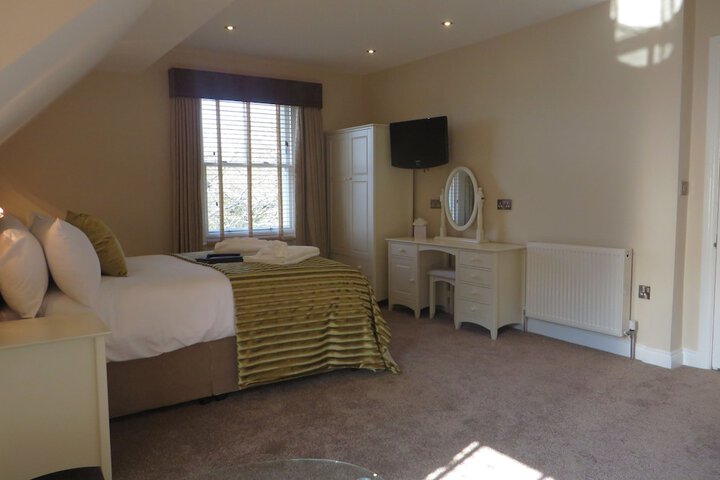 Room 4 of 77