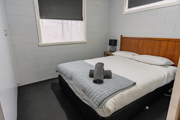 Room 6 of 63