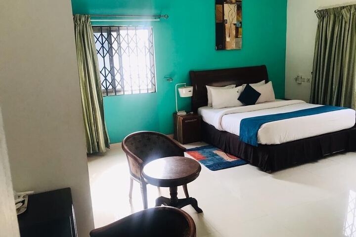 Room 4 of 13