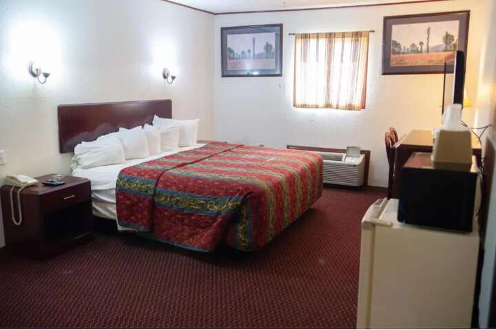 1 King Bed with Kitchenette (3 of 4)