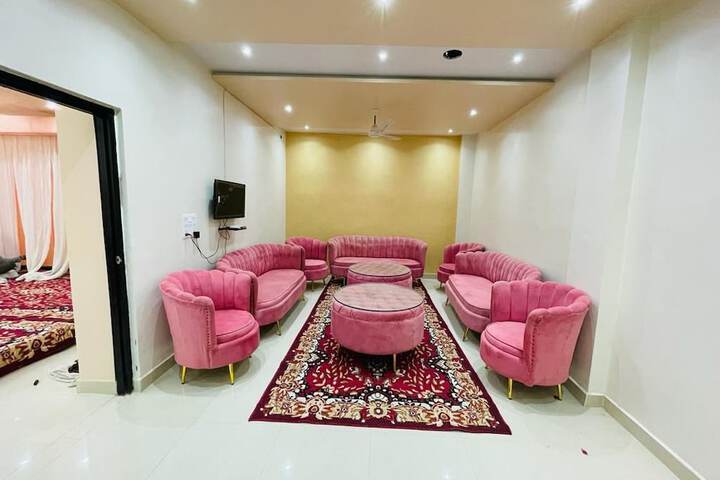 Room 5 of 6