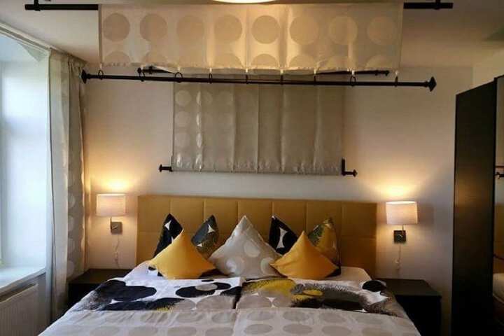 Room 13 of 27