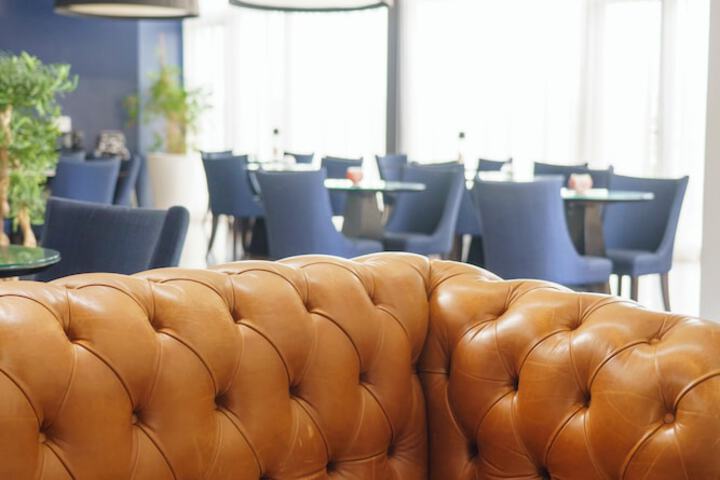 Lounge 80 of 105