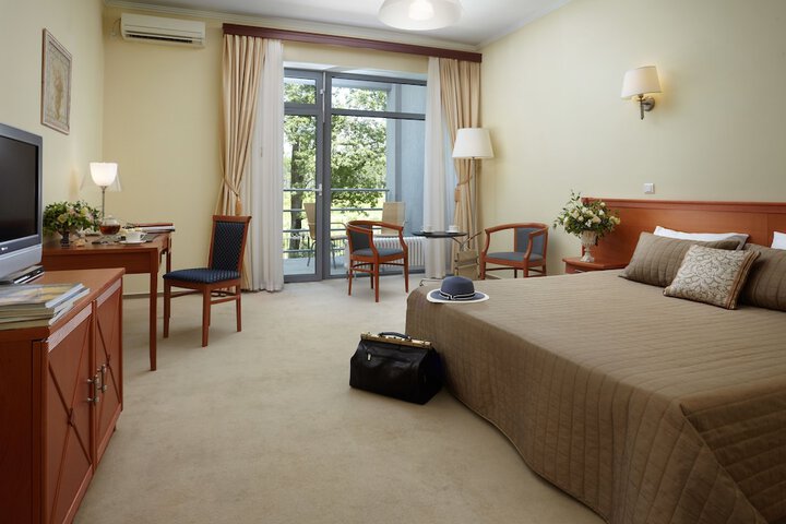 Room 7 of 112