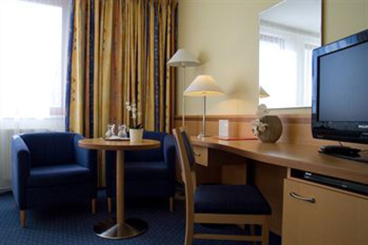 Room 52 of 67