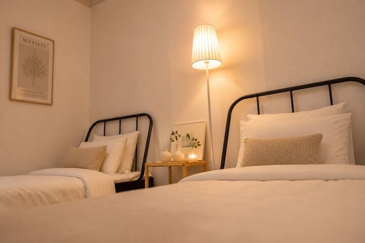 Room 2 of 31