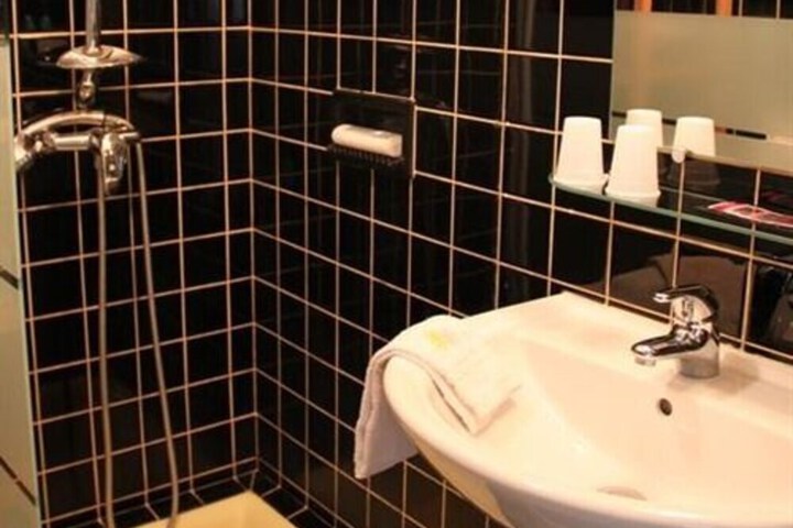 Photo 9