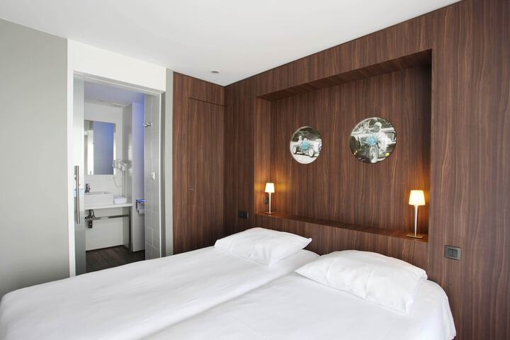 Room 9 of 41