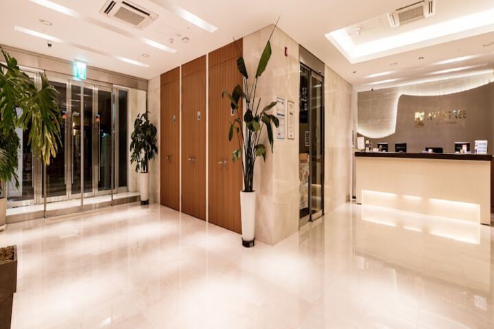 Entrance & Lobby