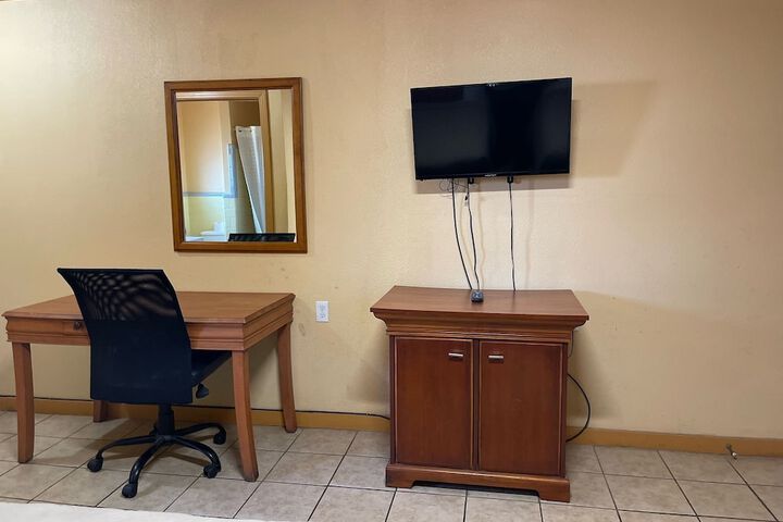 Room 4 of 15