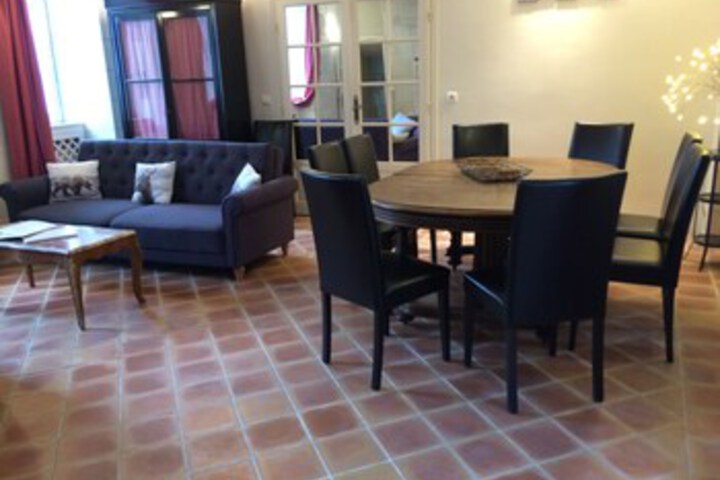 Lounge 11 of 41