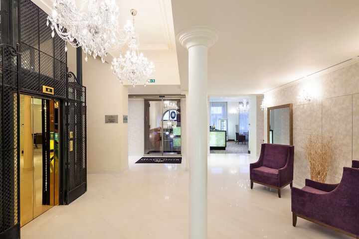 Guest Lobby