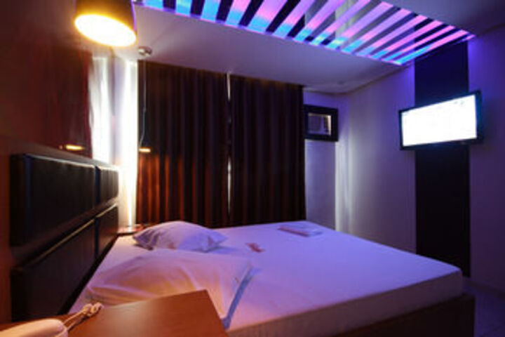 Room 8 of 8