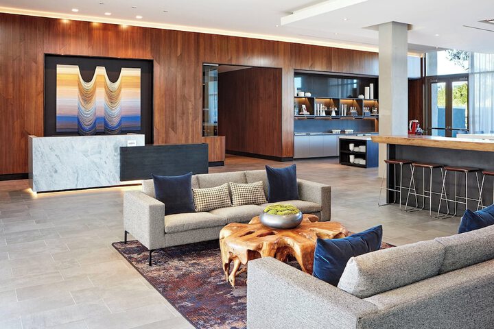 Lobby lounge