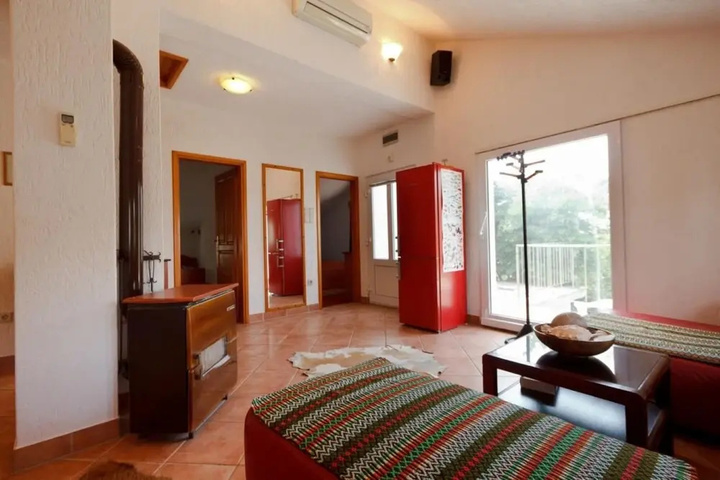 Room 3 of 16