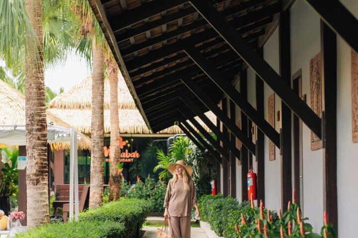 Hotel Exterior 122 of 134