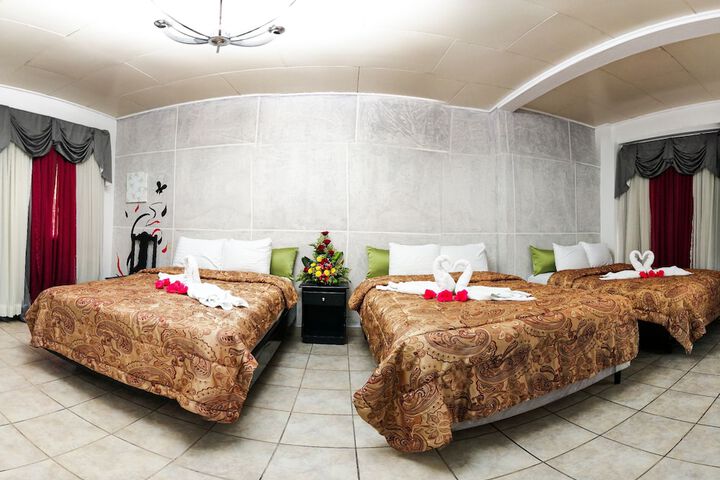 Room 5 of 8