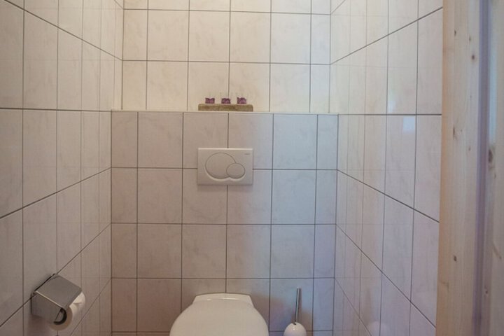 Room 4 of 273