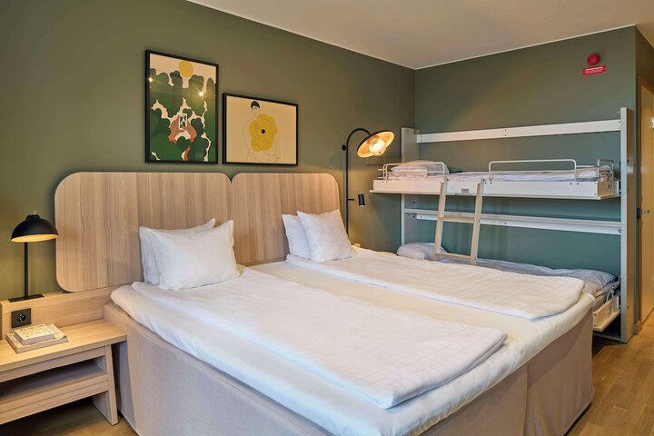 Room 12 of 65