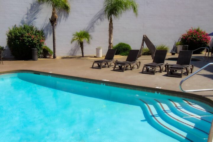 Hotel Pool