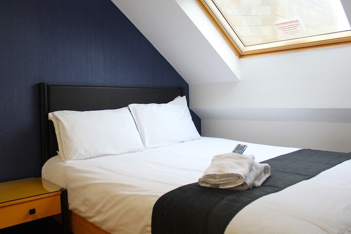 Room 4 of 23